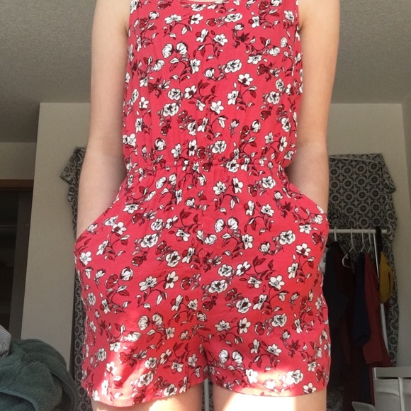 Red Adjustable Romper with White Flowers - Picture 5 of 6